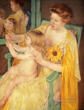 Madre con un girasol en su vestido madres hijos Mary Cassatt Pinturas al óleo